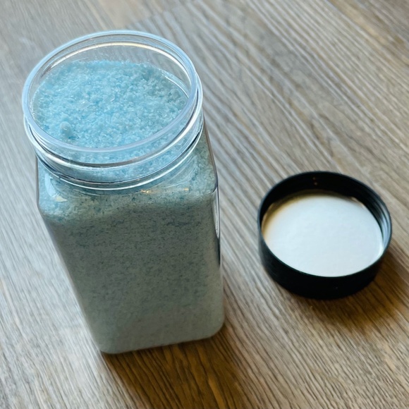 Walking On Clouds Bubbling Bath Salts - Picture 2 of 4